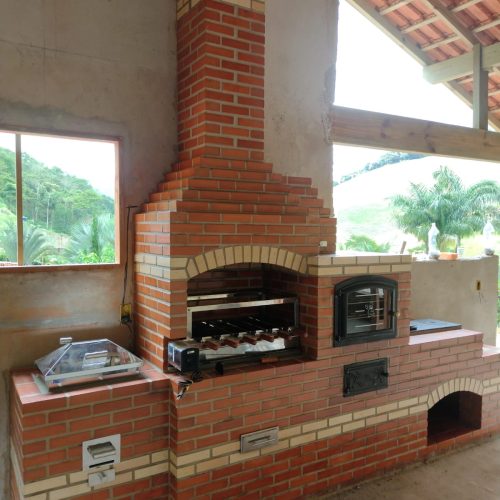 Churrasqueira, forno, fogão e bafo